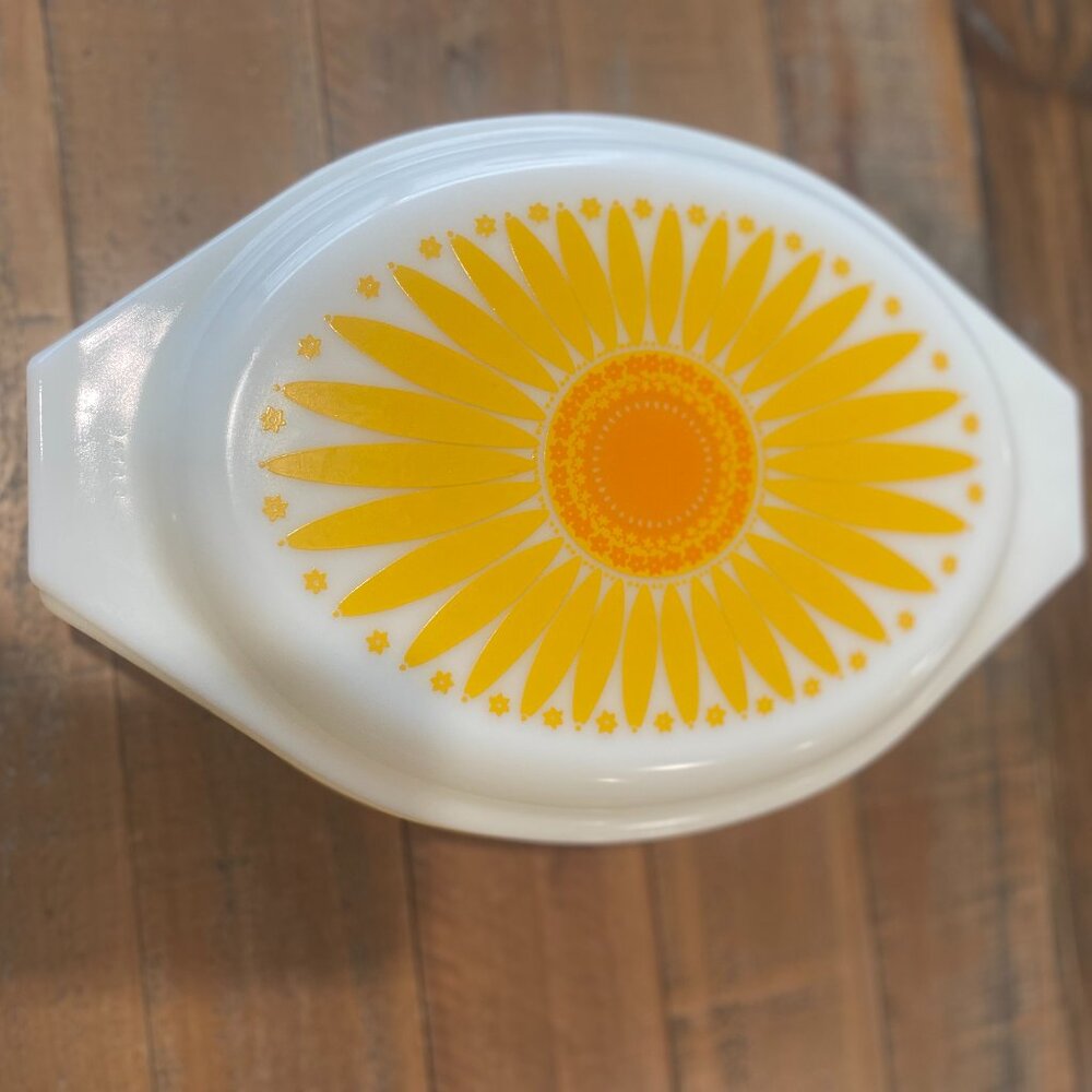 Vintage Pyrex  Divided Casserole/Serving Dish 1.5 Qt